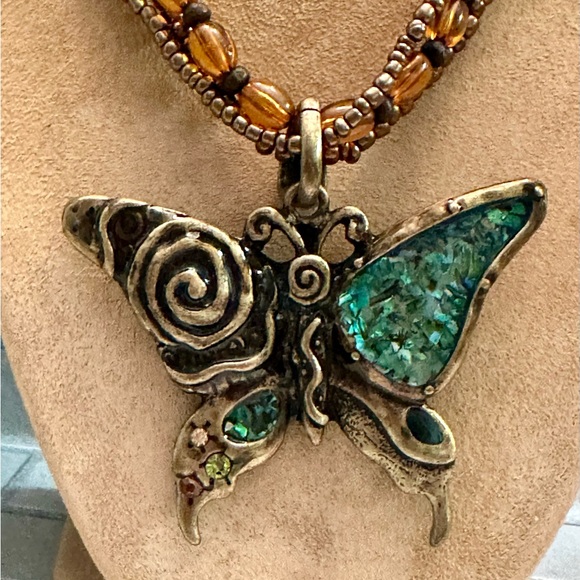 Butterfly pendant necklace - Picture 3 of 7